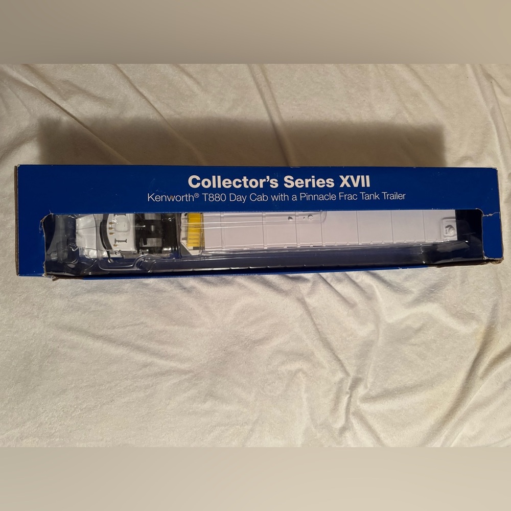 Collector's Series XVII Kenworth T880 Model